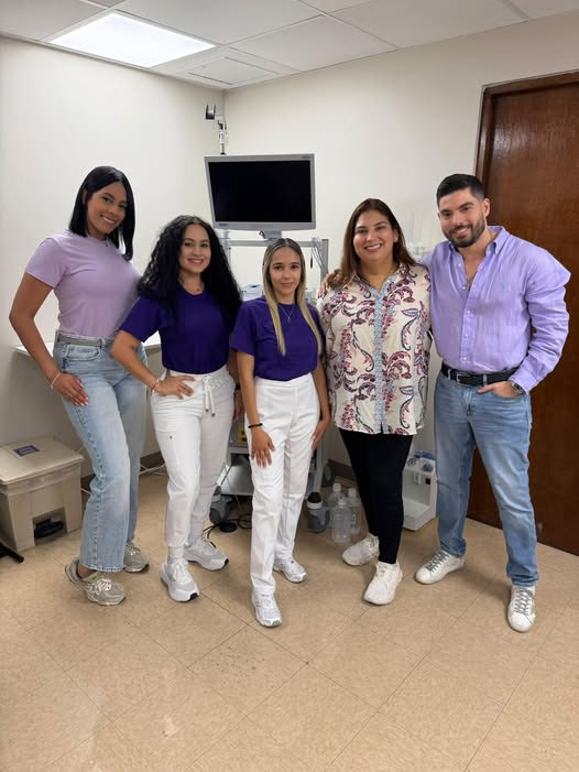 Dres Jorge Cruz y Veronica Beyley y su staff